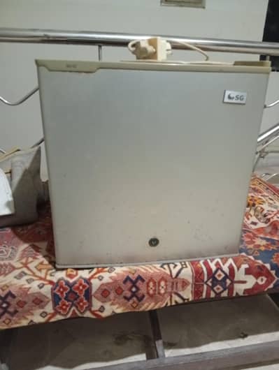 SG--02 model mini fridge