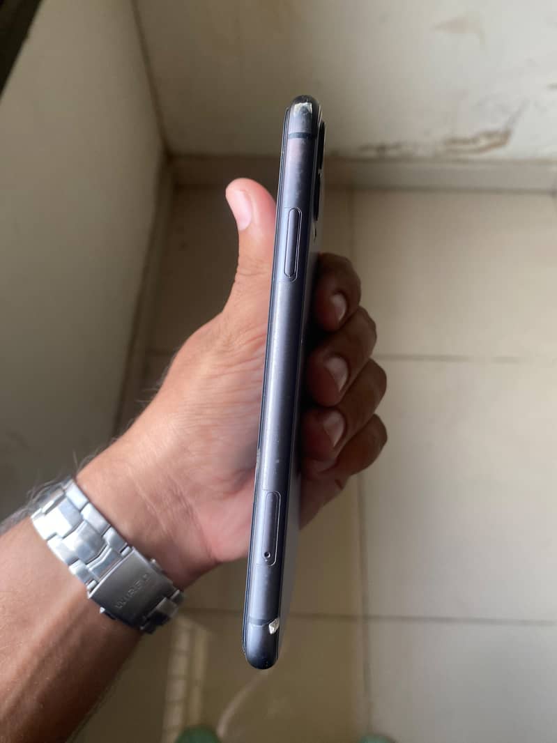 Apple iPhone 11 3