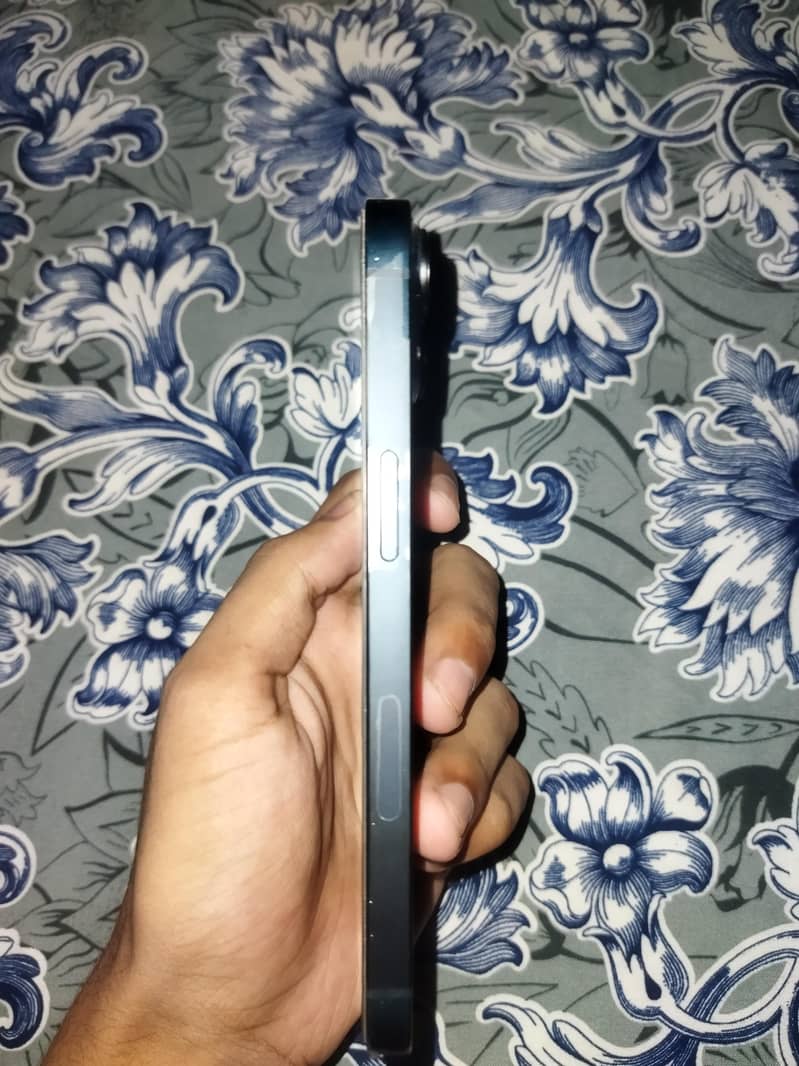 Apple iPhone 13 1