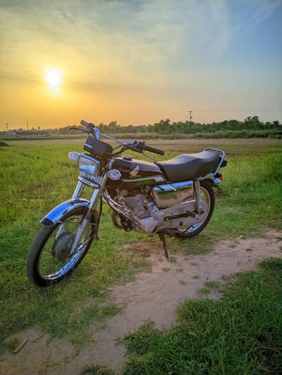 Honda 125 self start 2023 totally genuine all ok clear document