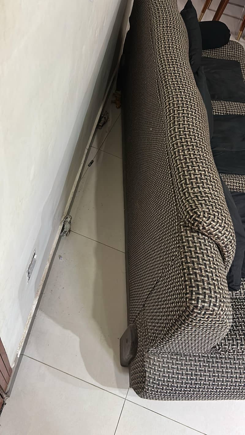 sofa set new condition 9