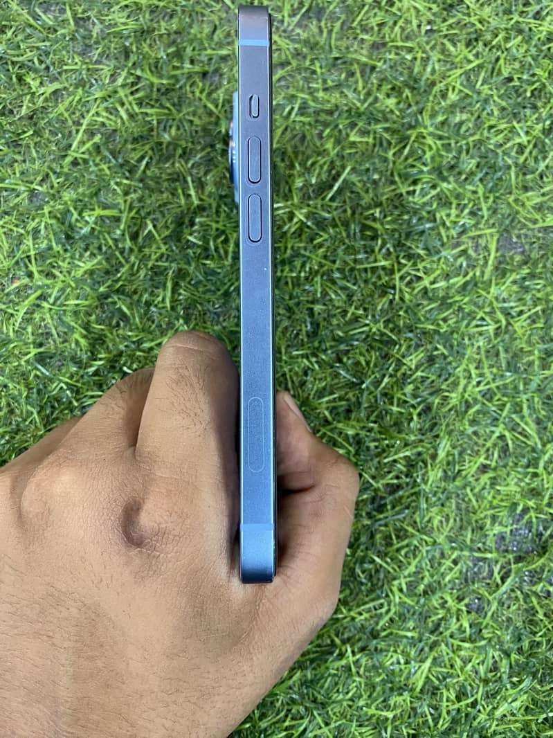 Apple iPhone 14 4