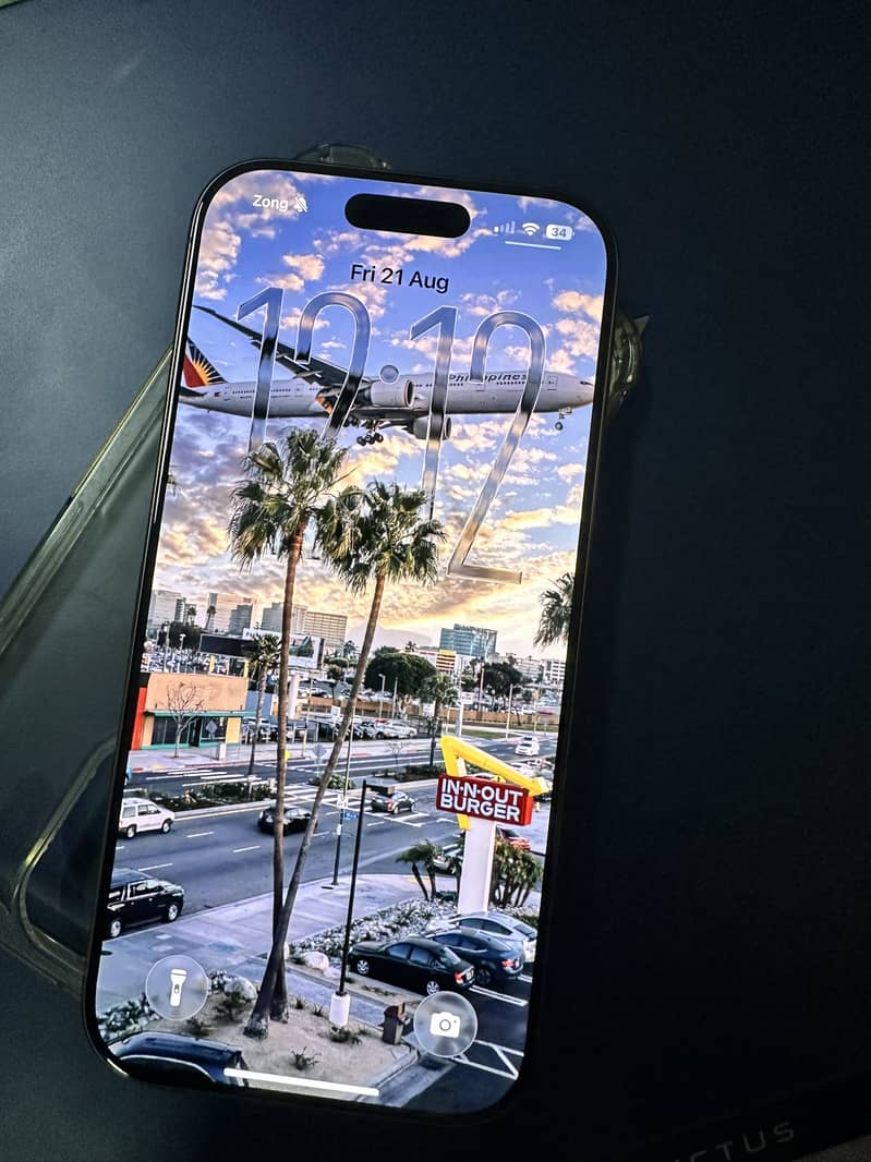 Apple iPhone 16 Pro 1