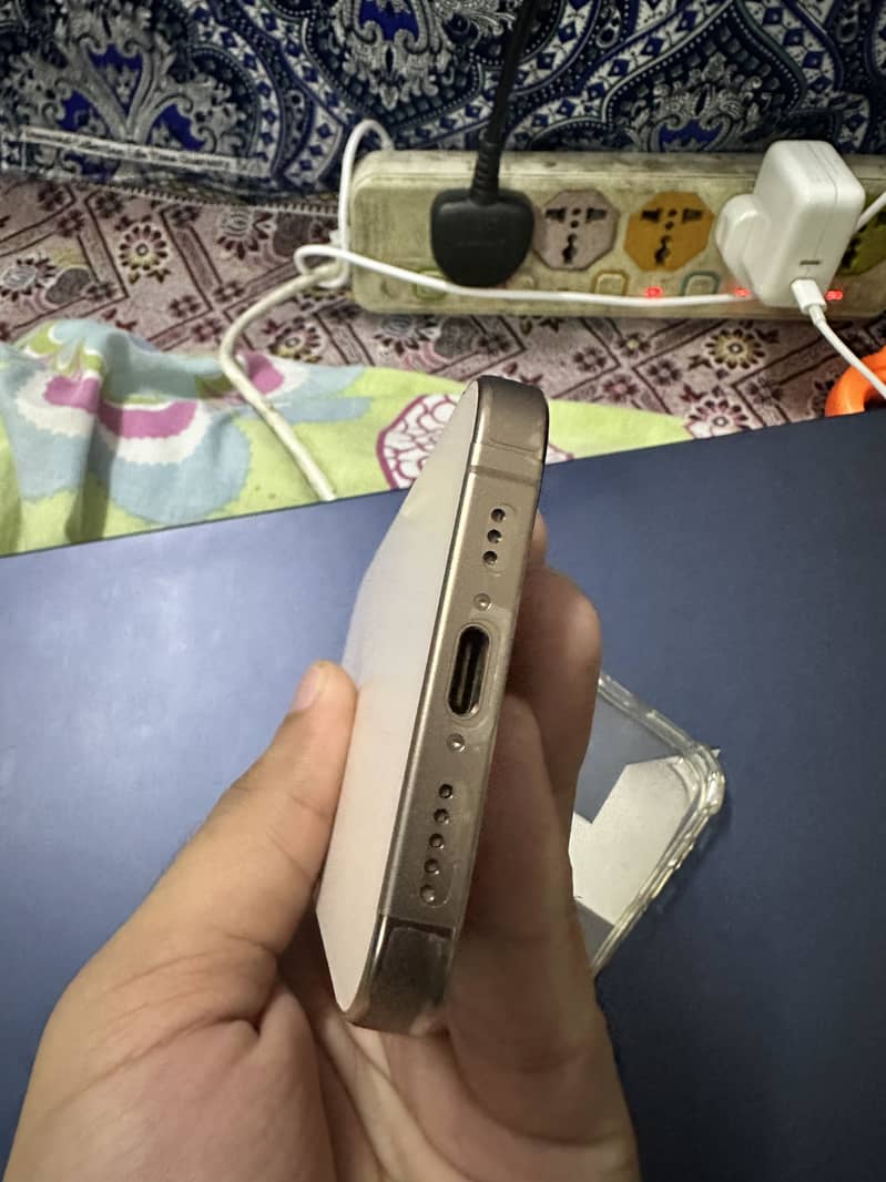 Apple iPhone 16 Pro 2