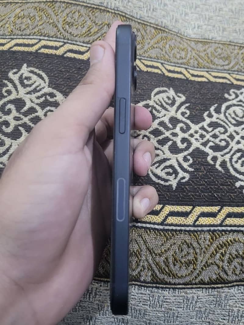Apple iPhone 13 1