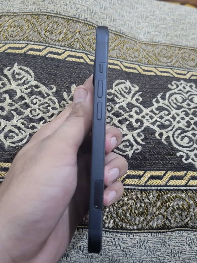 Apple iPhone 13 2