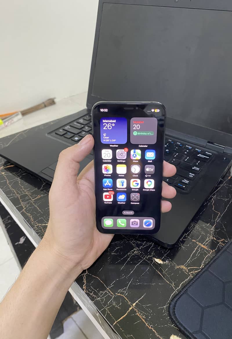 Apple iPhone XS 0