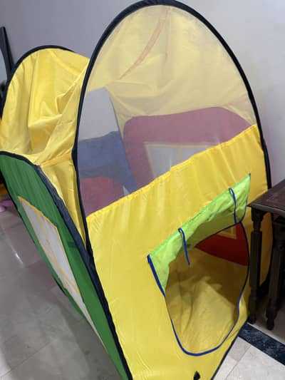 Kids play tent