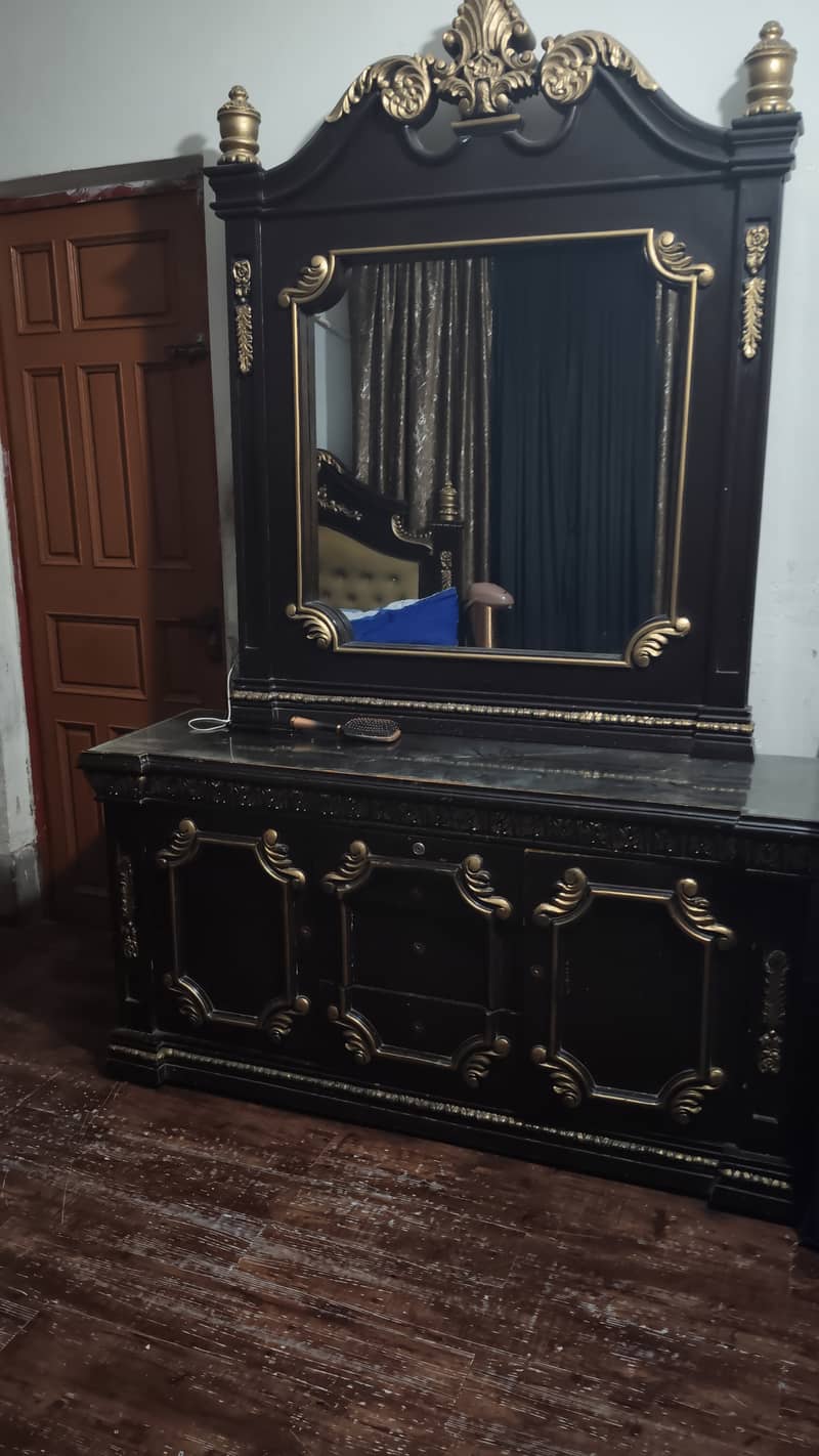 Dressing table 0
