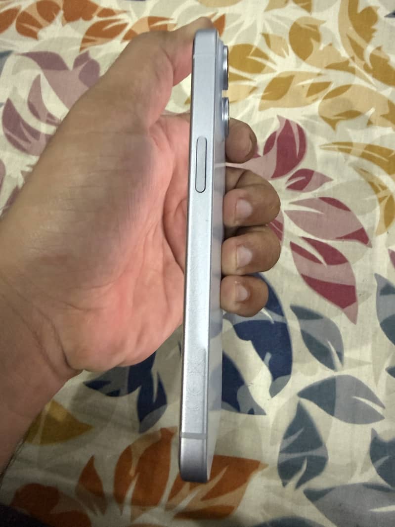 Apple iPhone 15 2