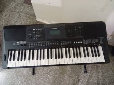 Yamaha PSR E463 Professional Piano