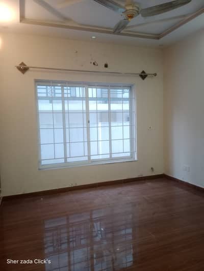Sunfacing /Designer 5 Marla House Available For Rent