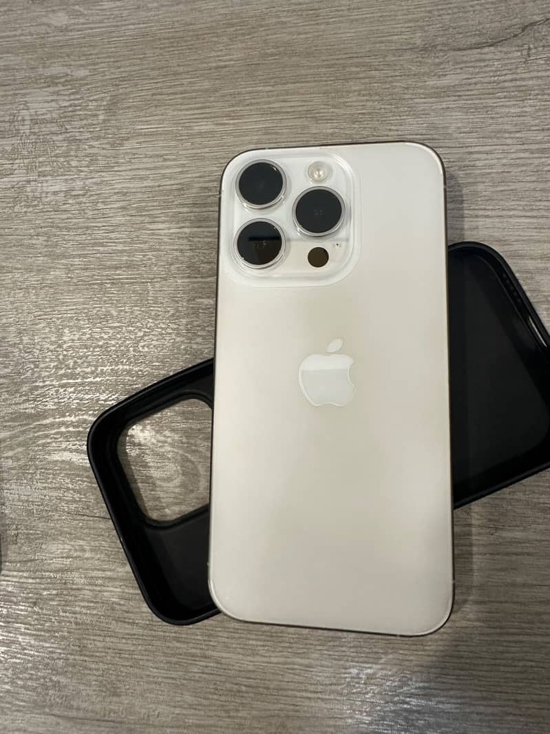 Apple iPhone 15 Pro 0