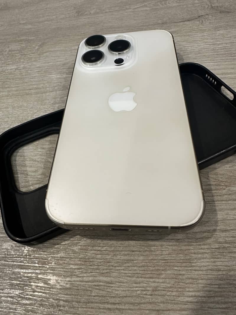 Apple iPhone 15 Pro 2