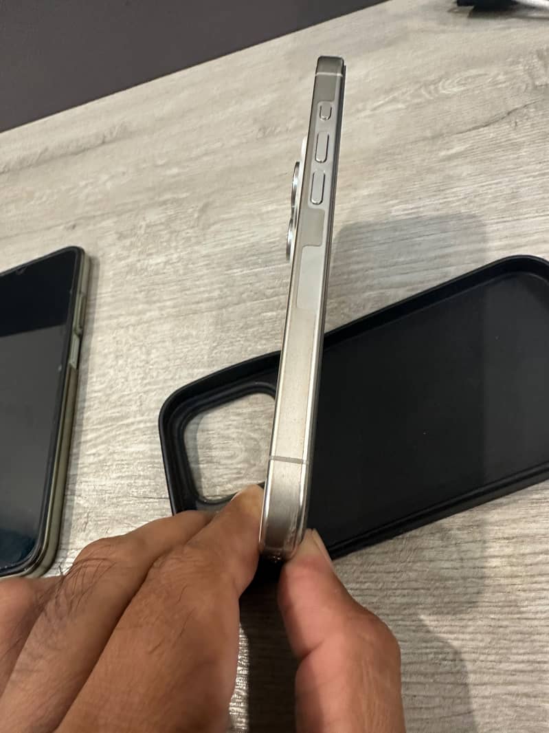 Apple iPhone 15 Pro 3