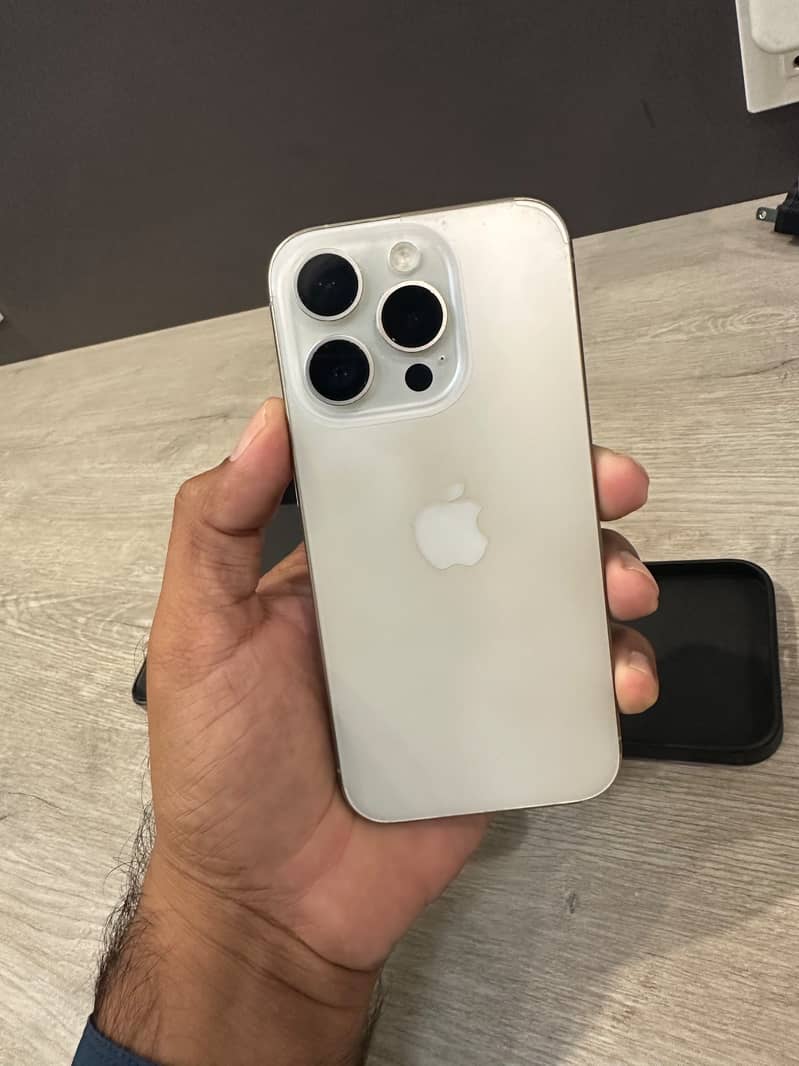 Apple iPhone 15 Pro 6