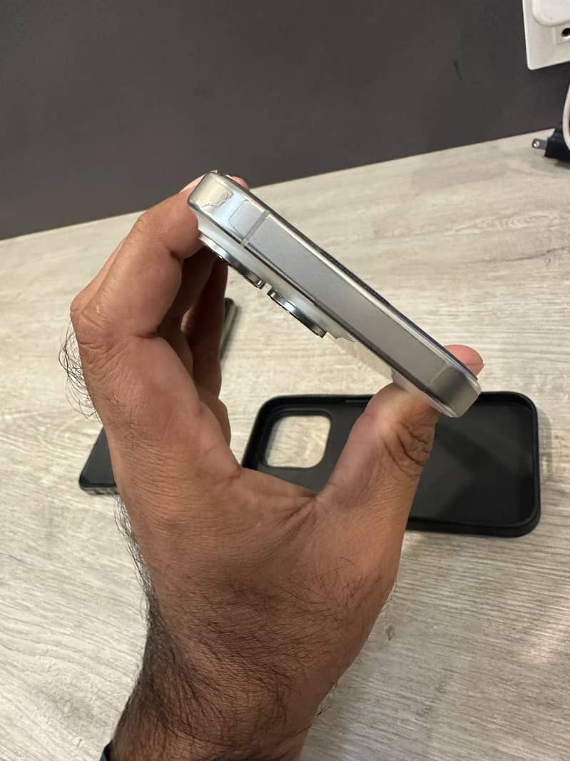 Apple iPhone 15 Pro 8