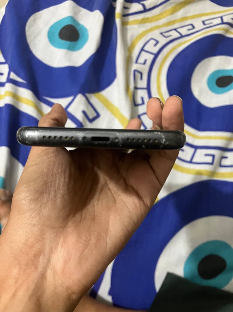 Apple iPhone 11 4