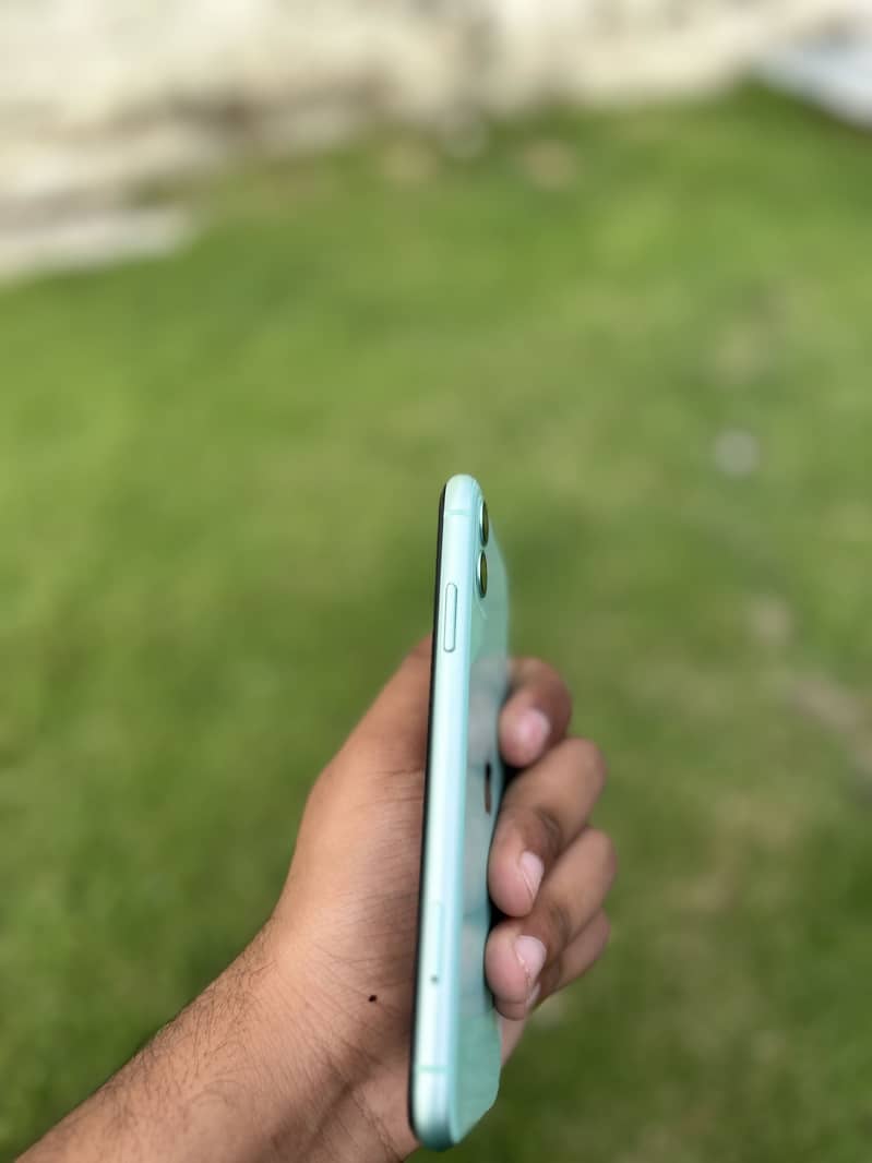 Apple iPhone 11 7