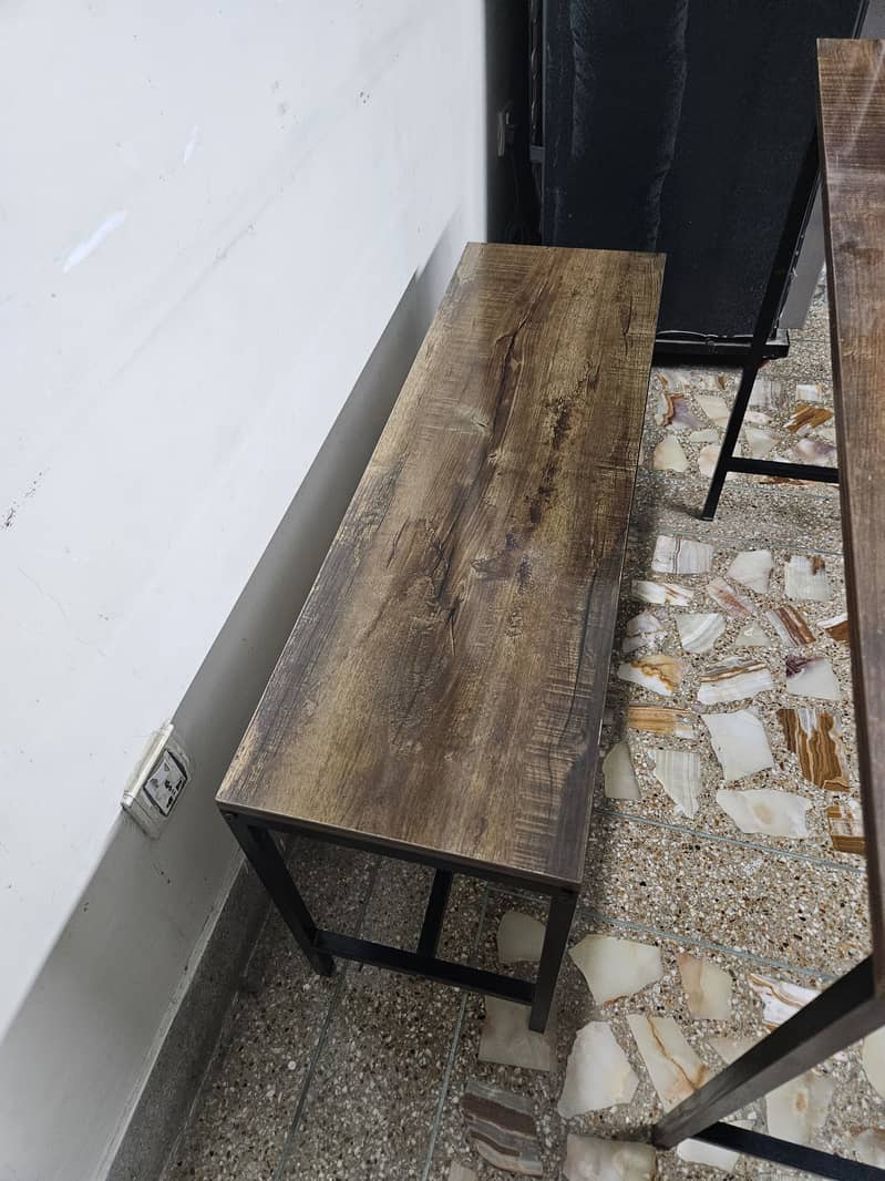 Space saving dining table 3