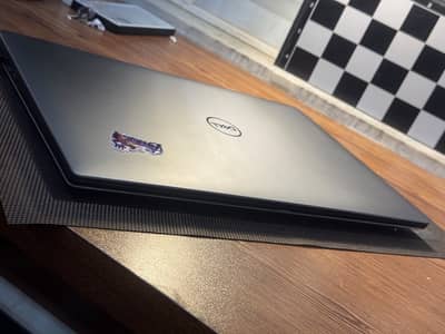 Dell Precision - i7-9850H 16 512 (T2000 4GB)