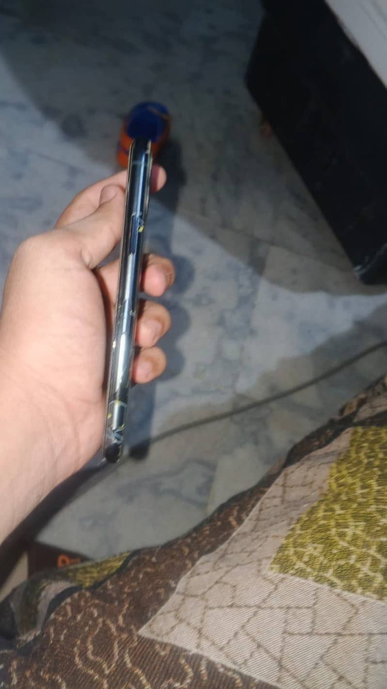 Apple iPhone 11 Pro 4