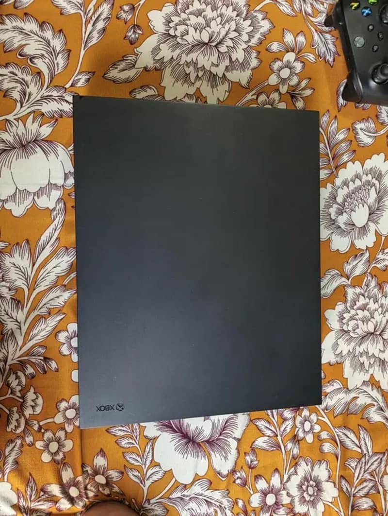 Xbox One X 1