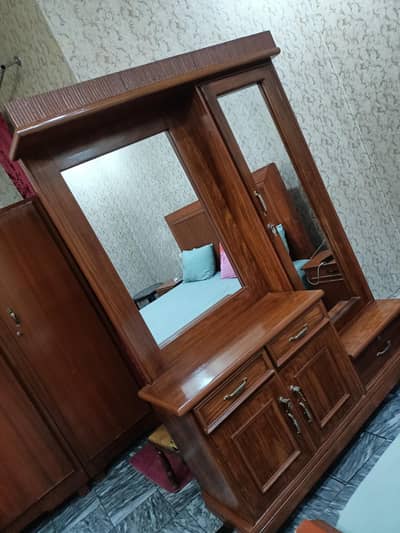 Dressing table