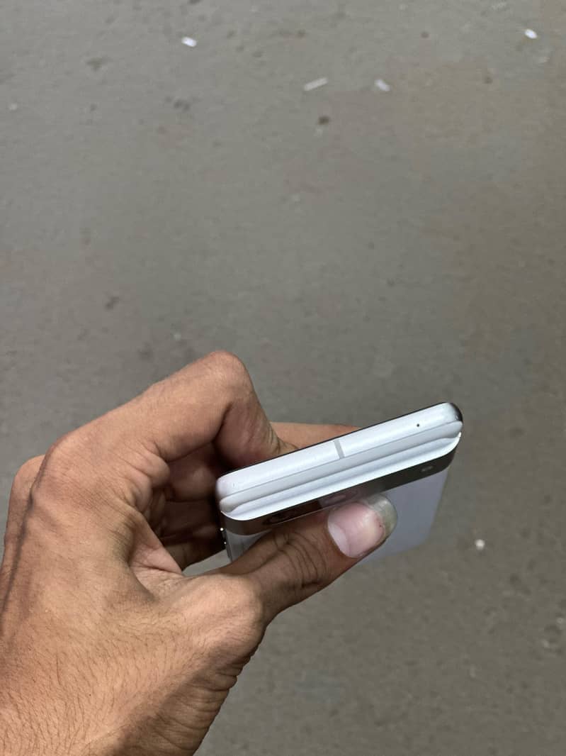 Google Pixel 7 4