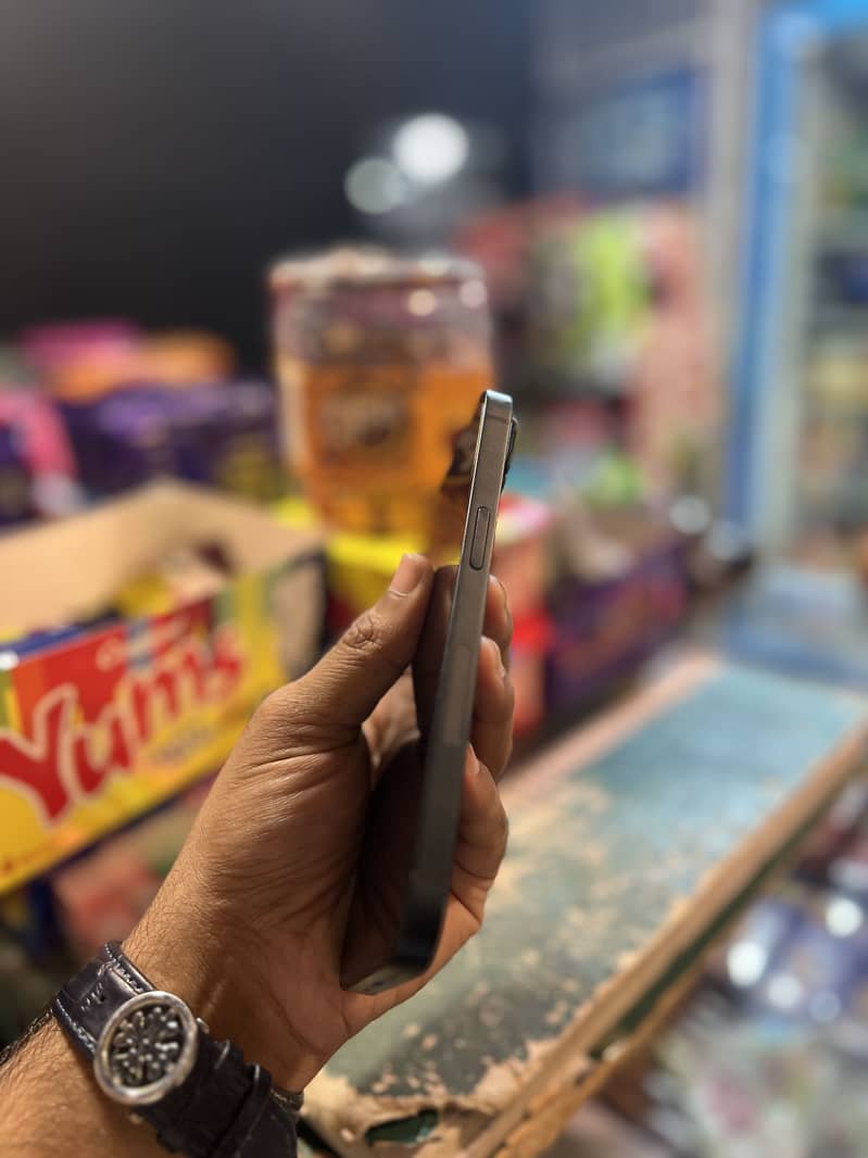 Apple iPhone 14 3
