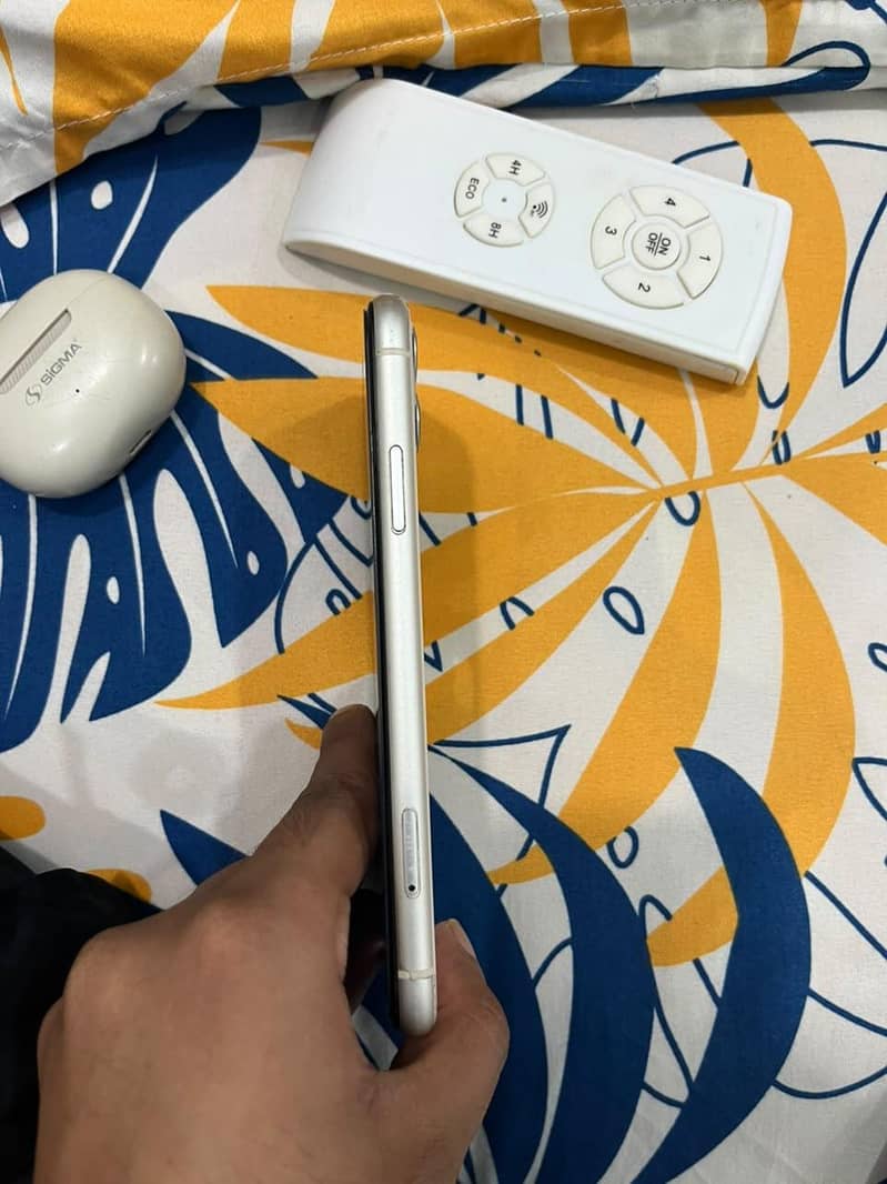 Apple iPhone 11 2