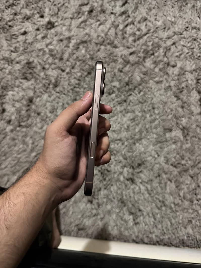Apple iPhone 16 Pro Max 1