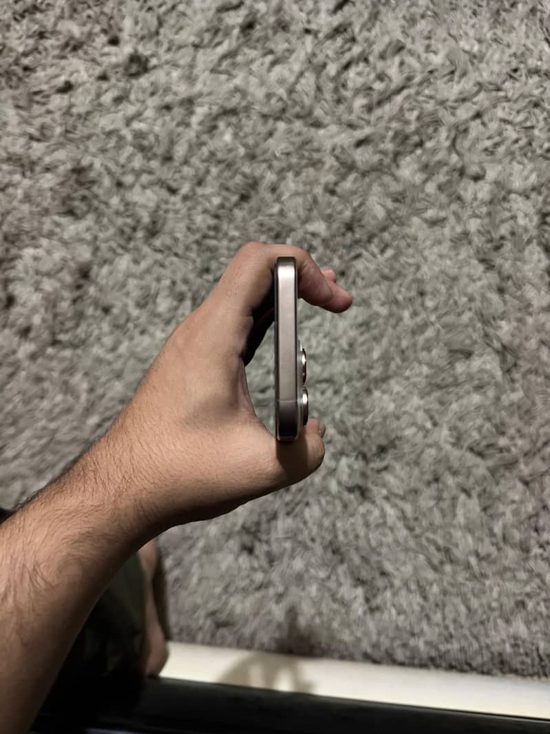 Apple iPhone 16 Pro Max 2
