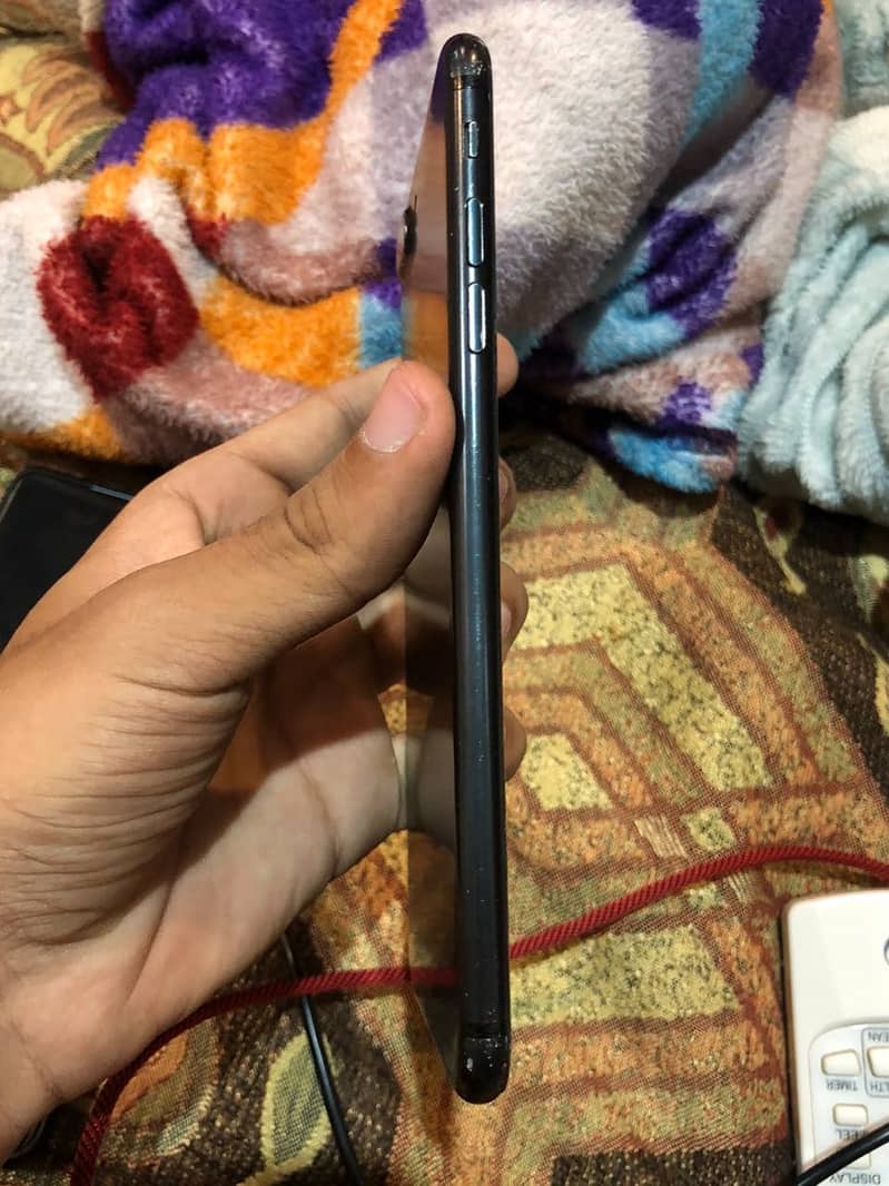 Apple iPhone 7 Plus 2
