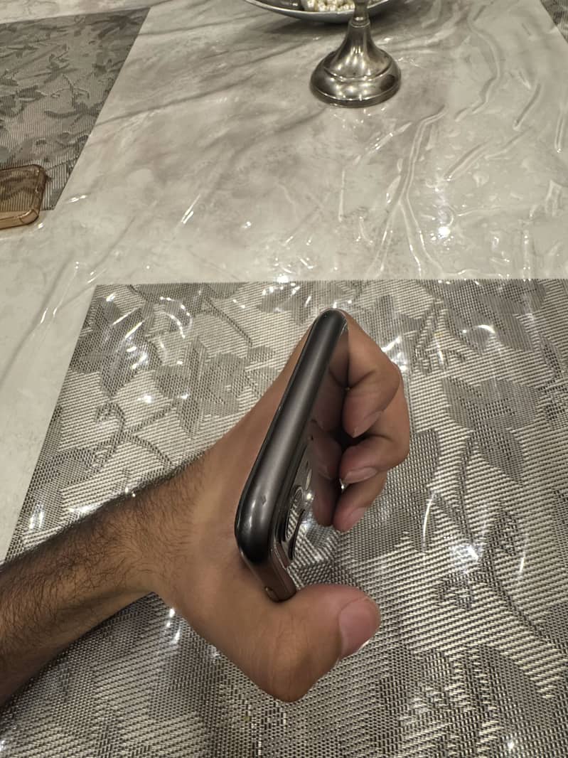 Apple iPhone 11 3