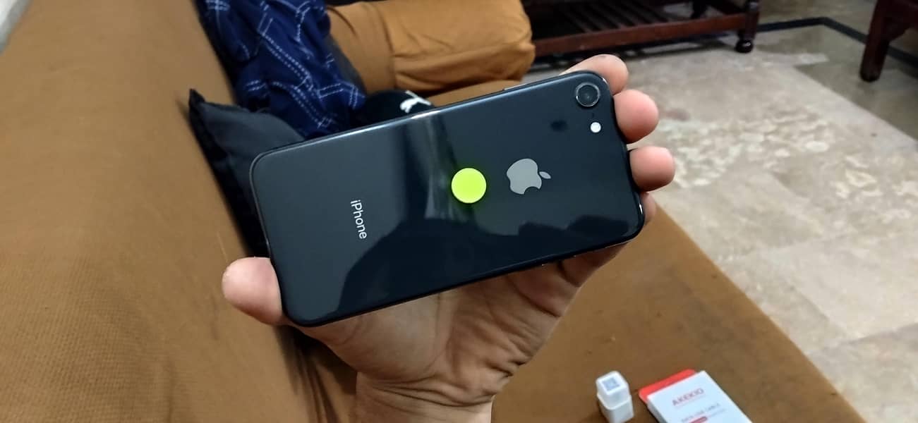 Apple iPhone 8 1