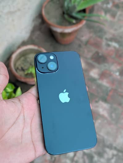 Apple iPhone 14 in apple warranty