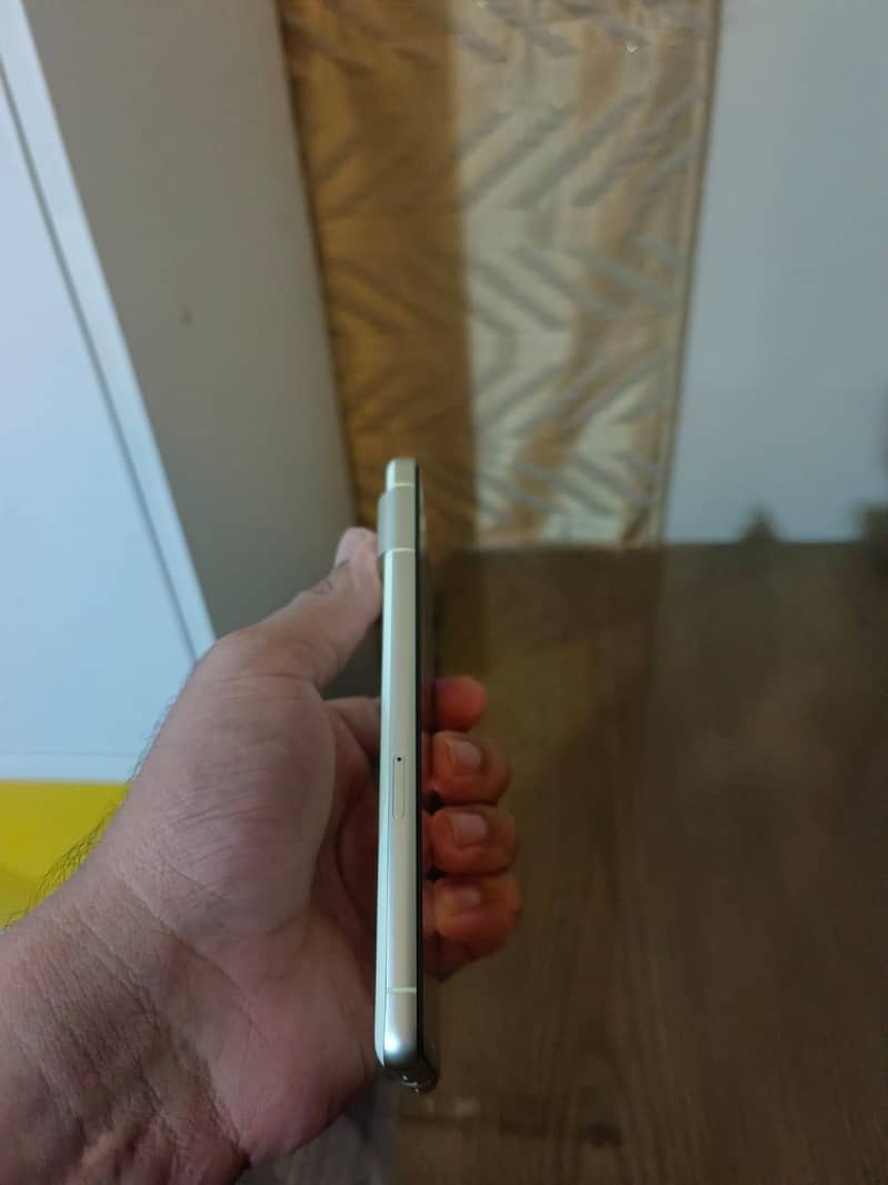 Google Pixel 7 4