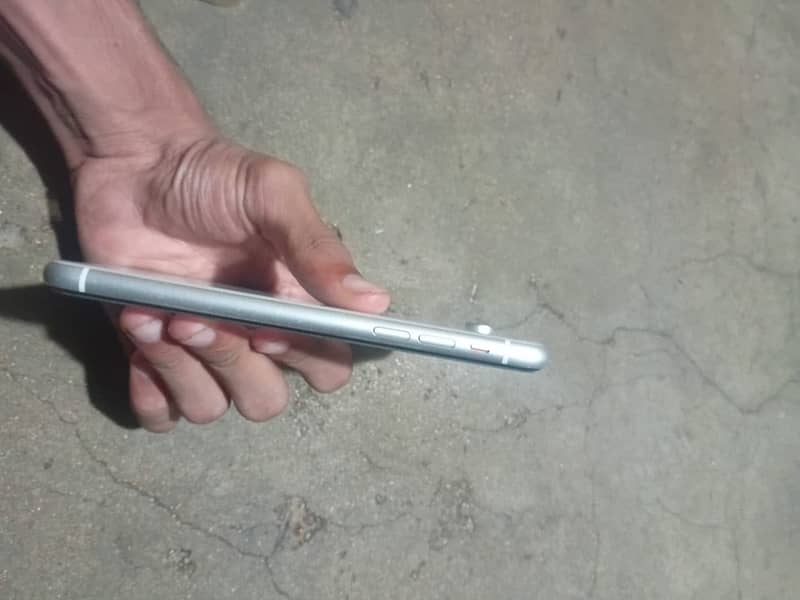iPhone XR 7