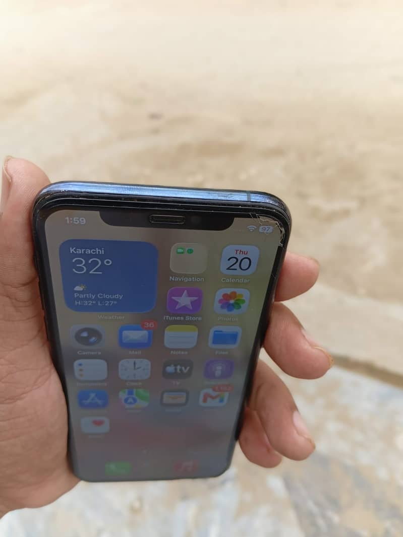 Apple iPhone 11 Pro 4