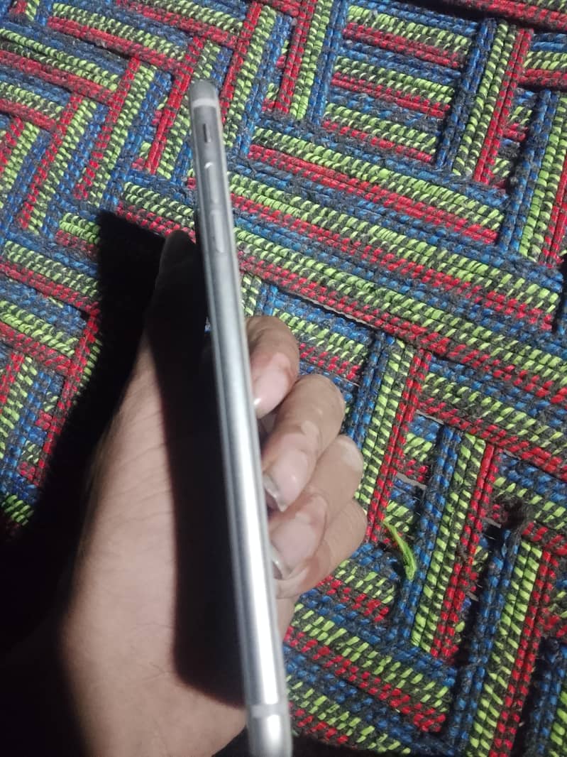 Apple iPhone 8 Plus 3