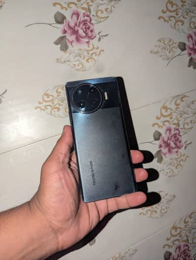 Tecno spark 20 pro plus
