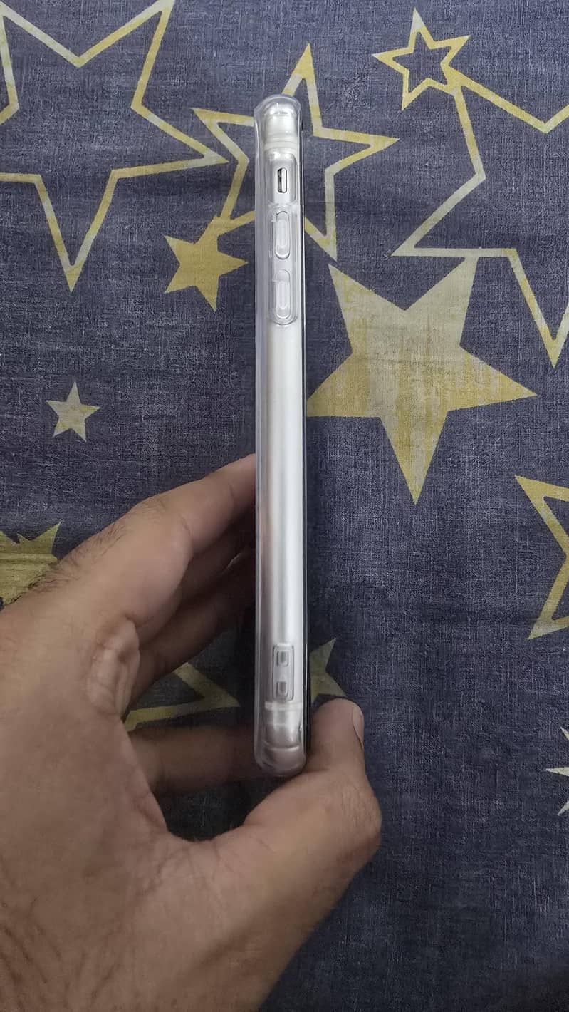 Apple iPhone 11 4