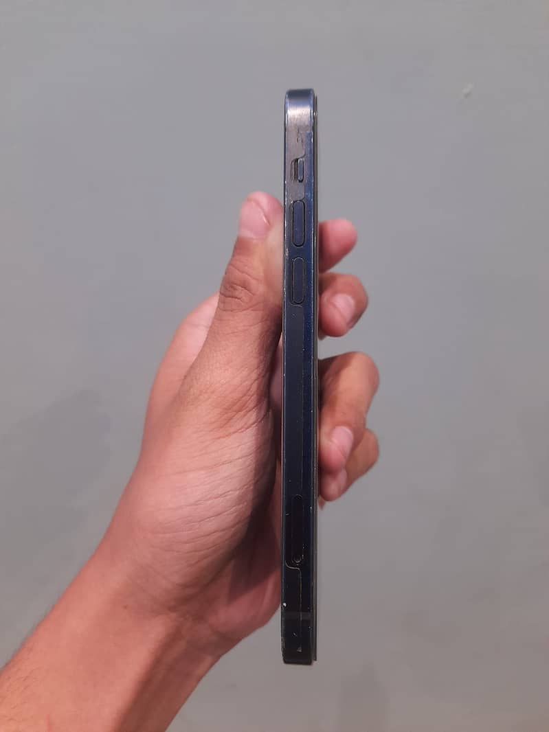 Apple iPhone 12 6