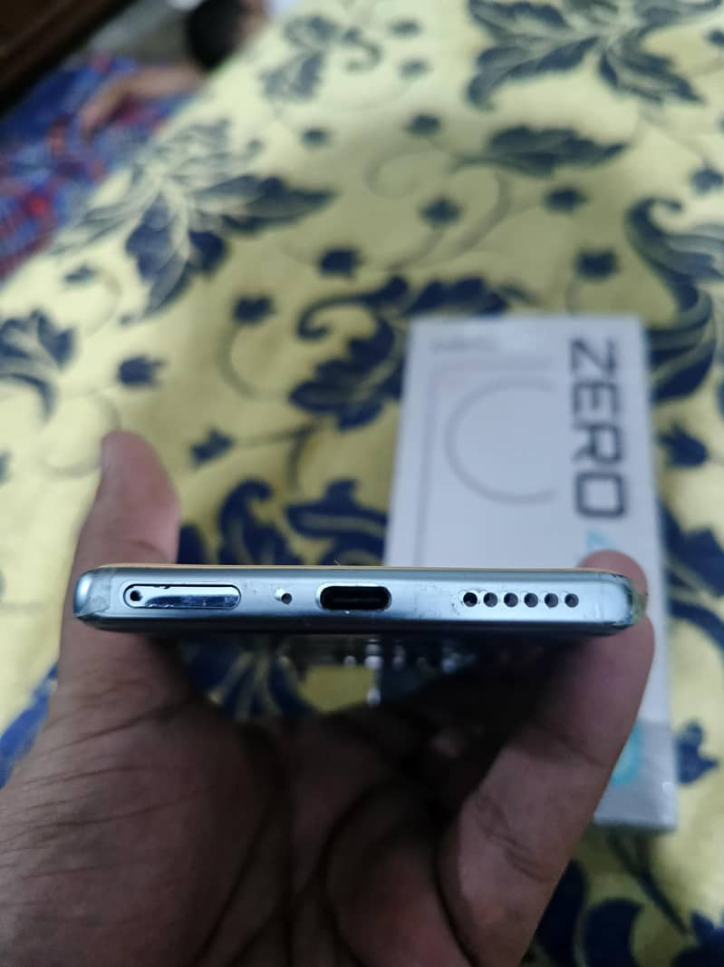 Infinix Zero 40 4