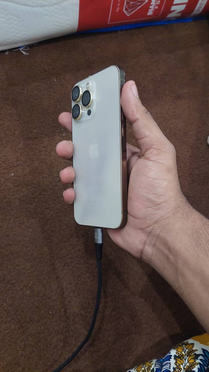 Apple iPhone 13 Pro 4