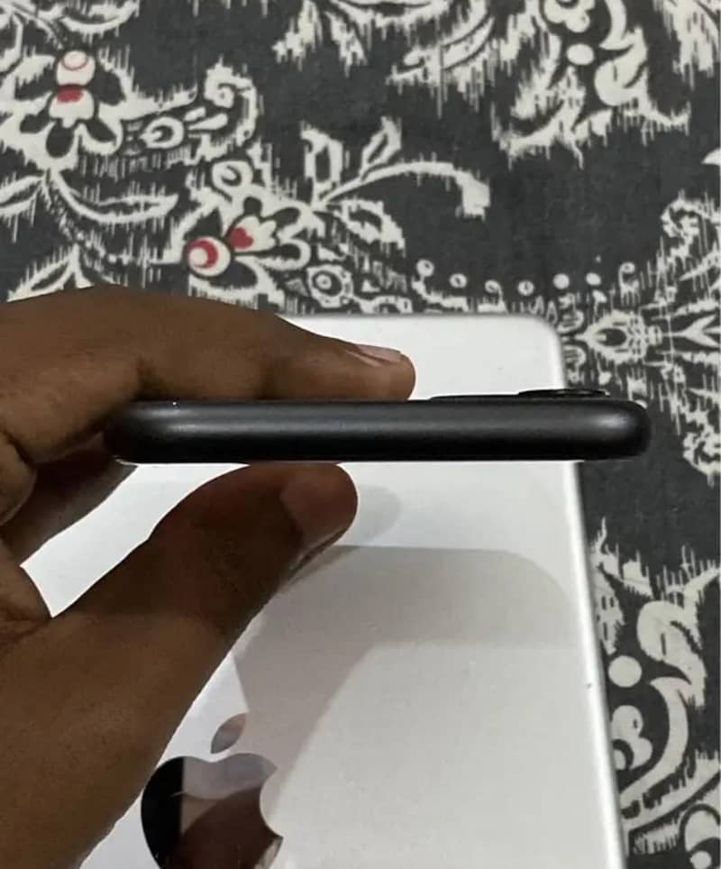 Apple iPhone 11 2