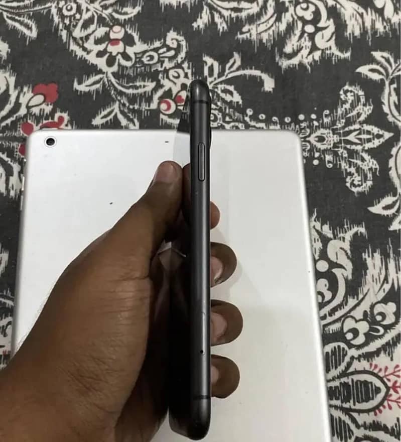 Apple iPhone 11 3