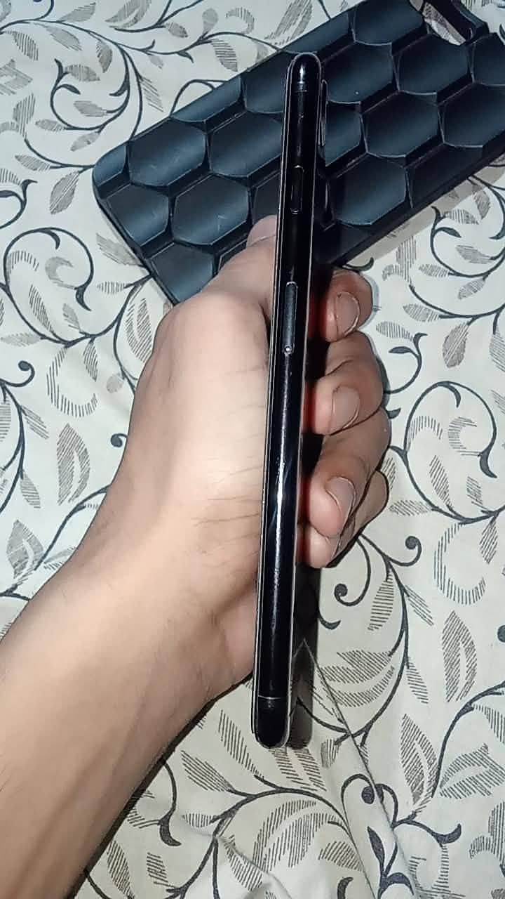 Apple iPhone 7 Plus 6