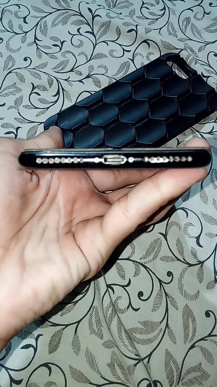 Apple iPhone 7 Plus 8